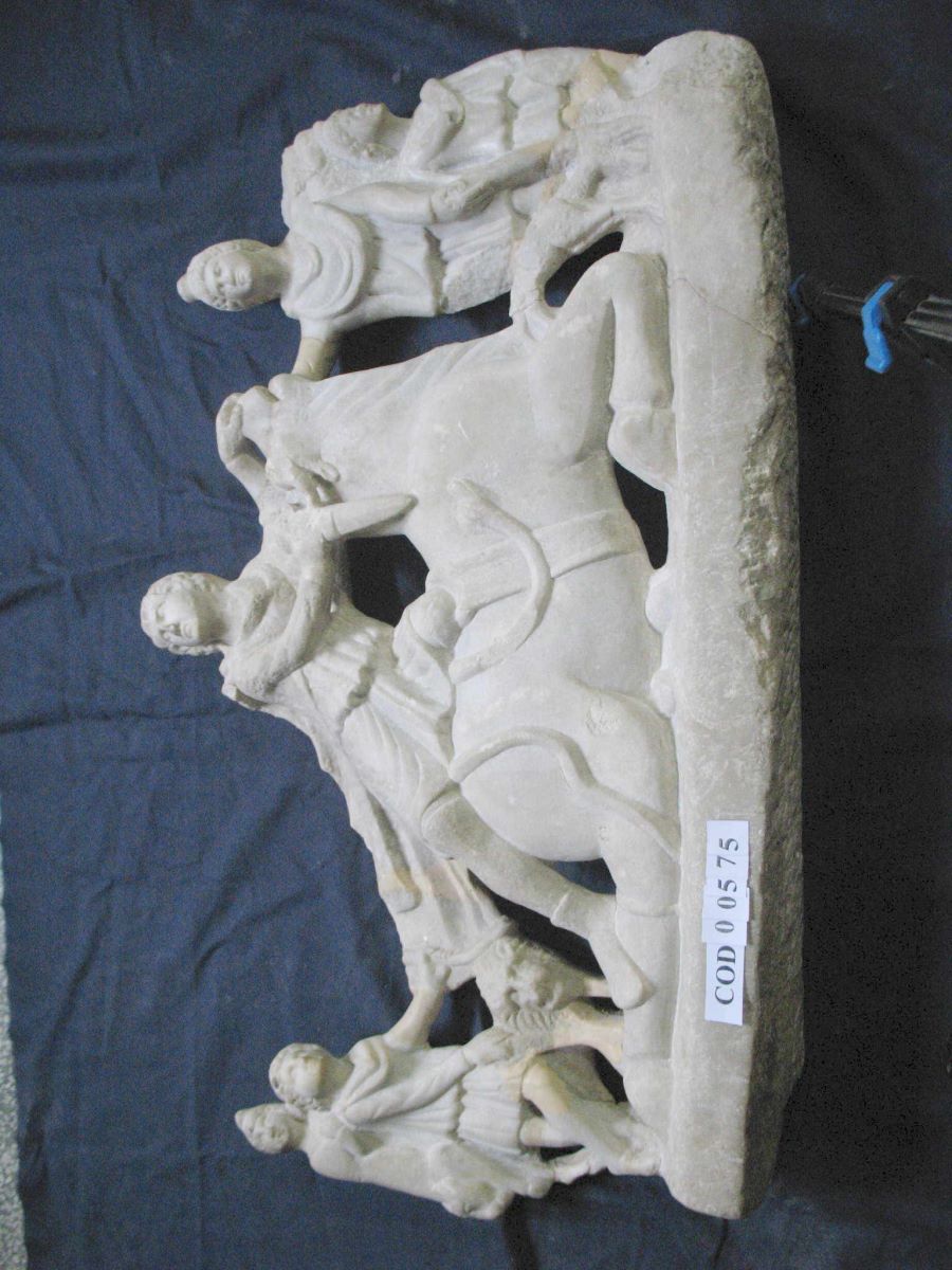 Relief ajurat redând pe Mithras Tauroctonus