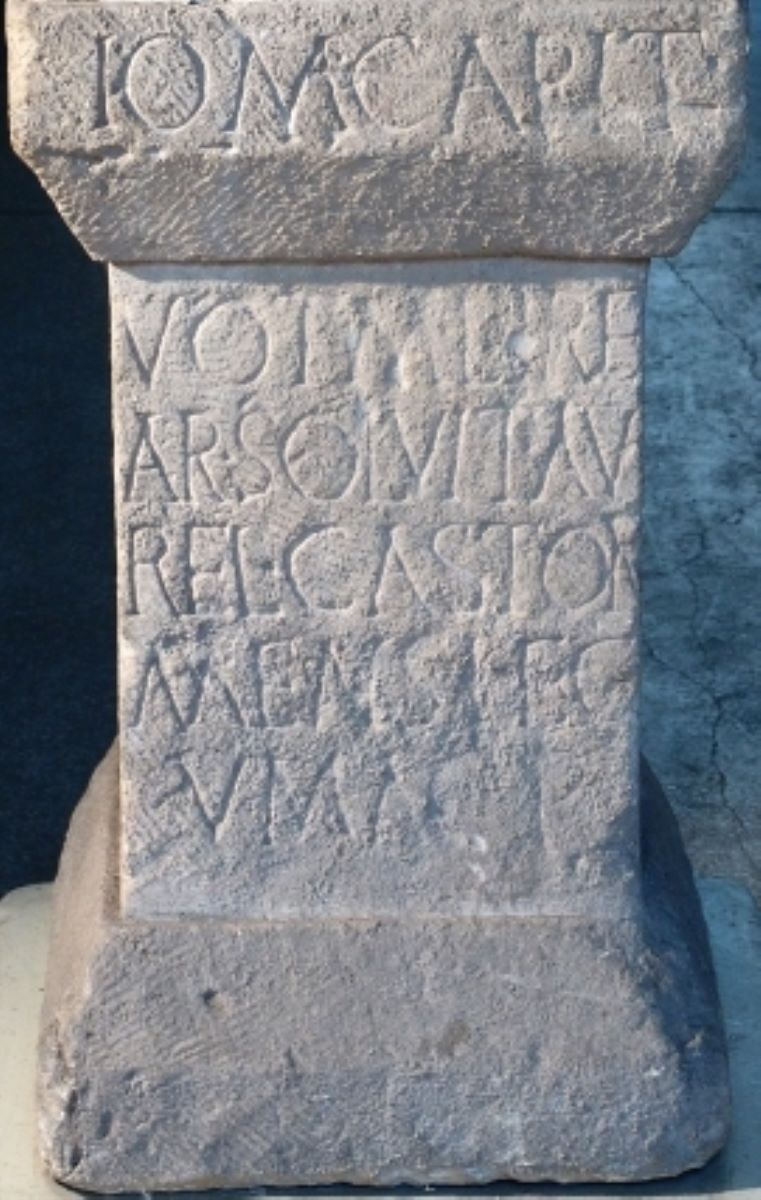 Altar votiv