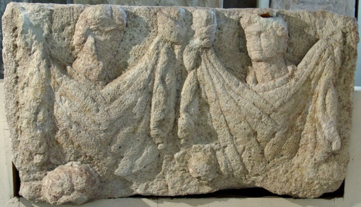 Perete de aedicula funerară