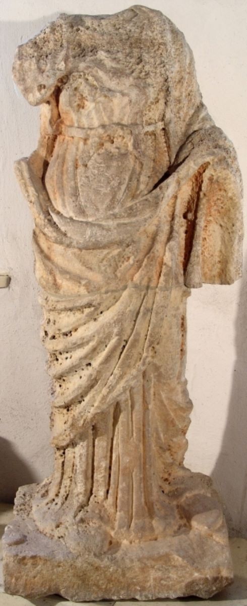 Statuie de tip Tyche-Fortuna
