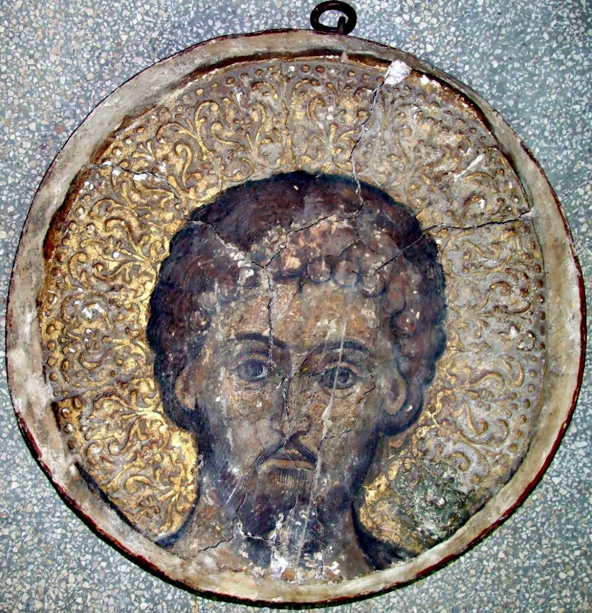 Cap de sfânt - pictură murală religioasă (fragment)