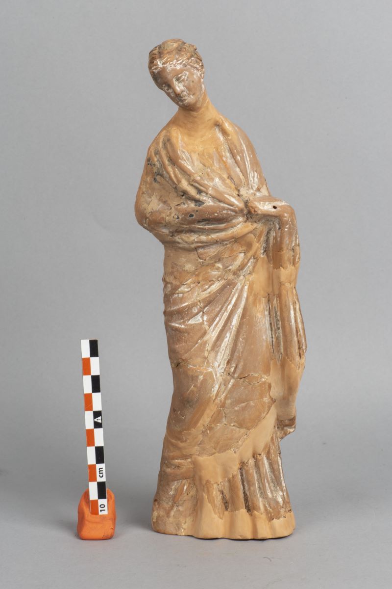 Statuetă feminină tip Tanagra