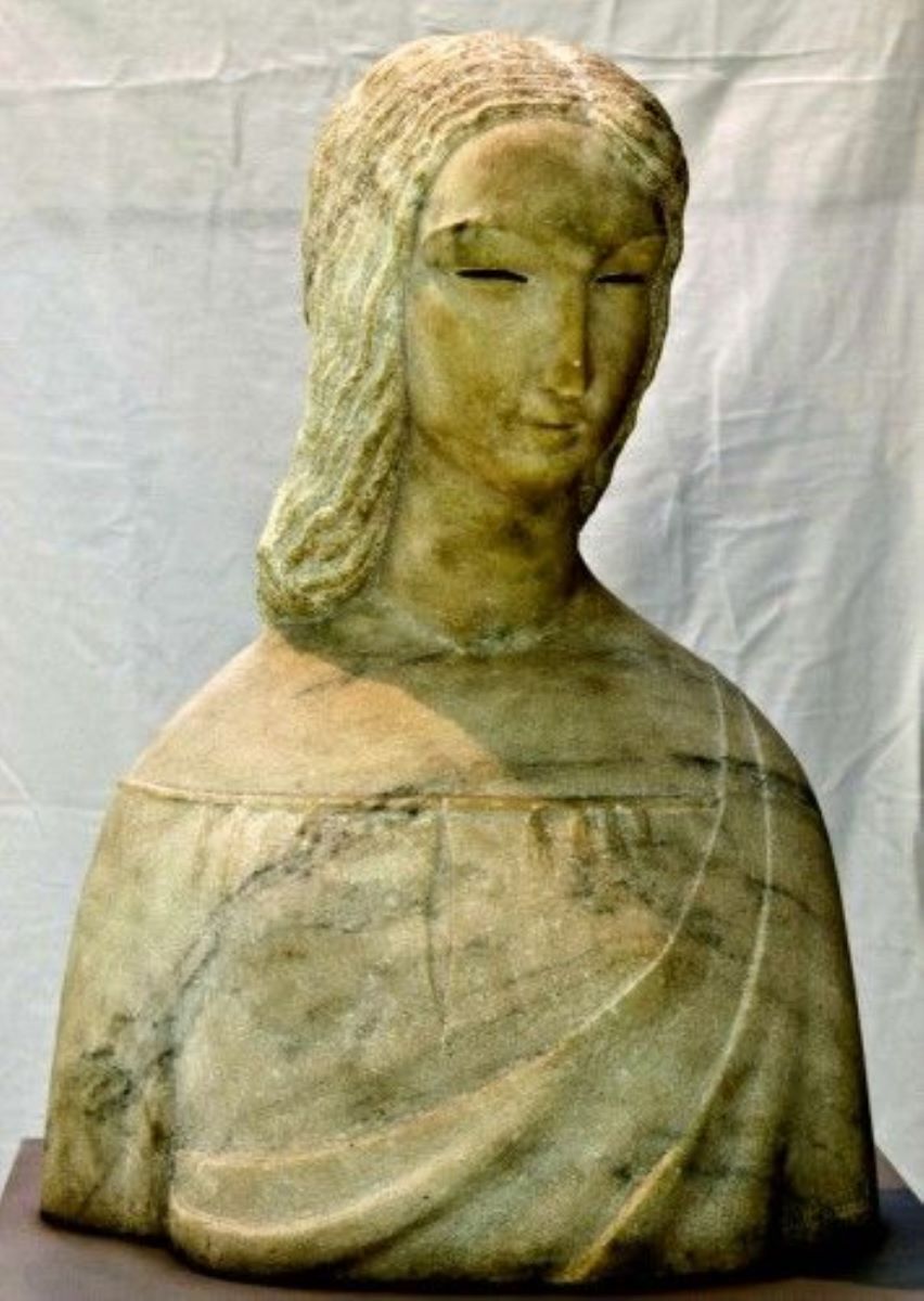 Bust de fată