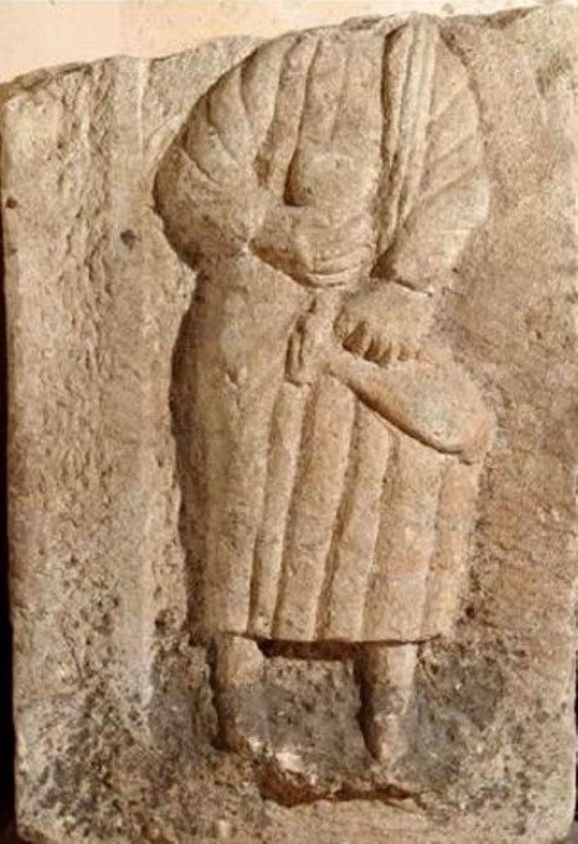 Perete lateral drept de aedicula funerară