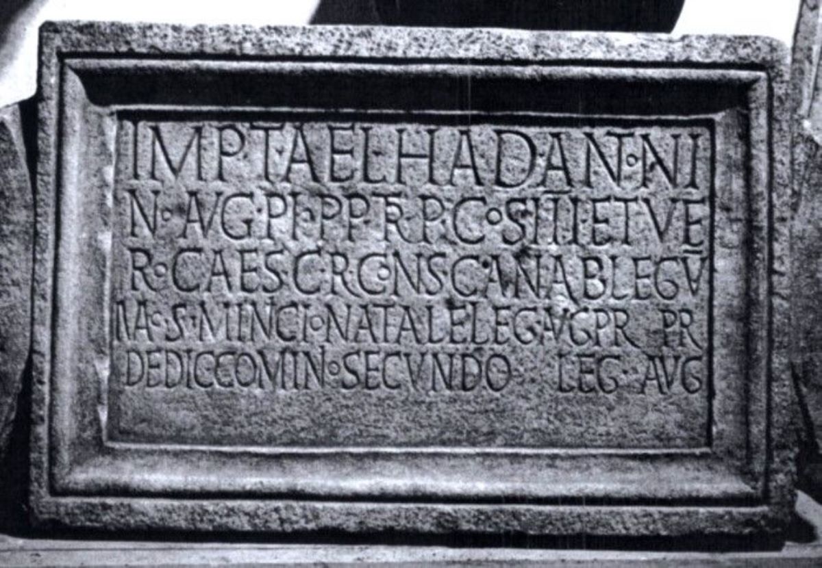 Tabula ansata