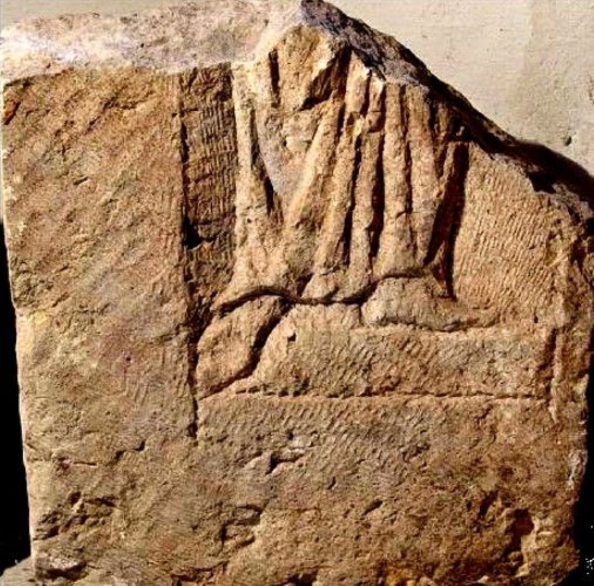 Perete lateral drept de aedicula funerară