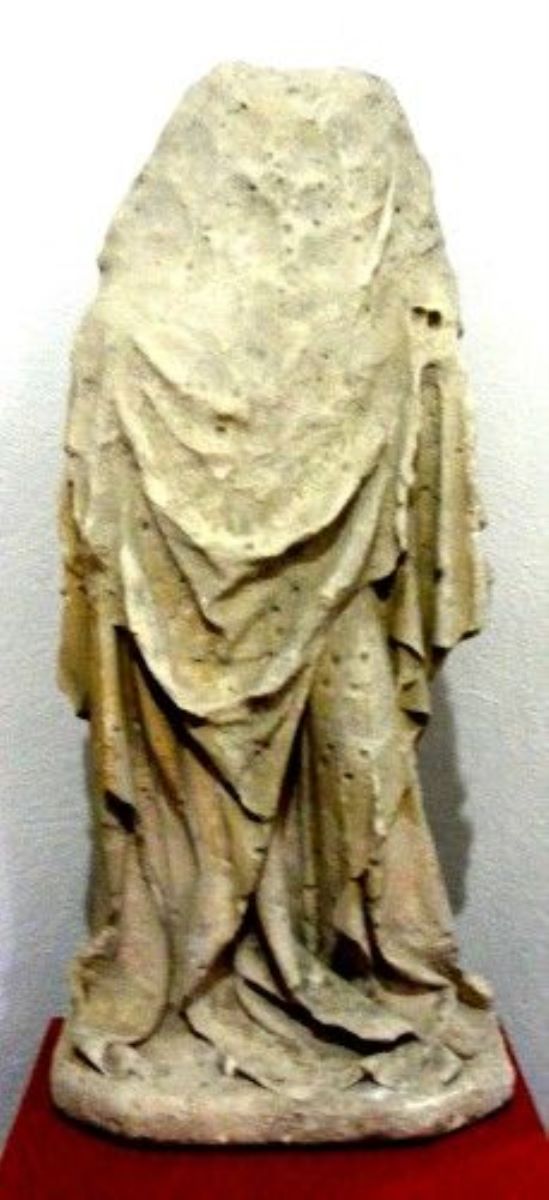 statuie acefală