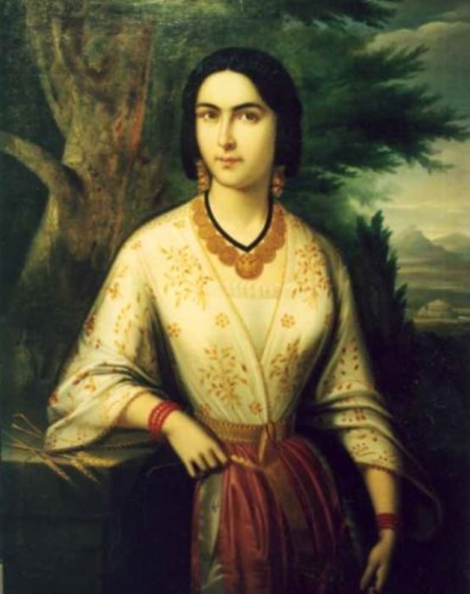 Femeie tânără cu salbă