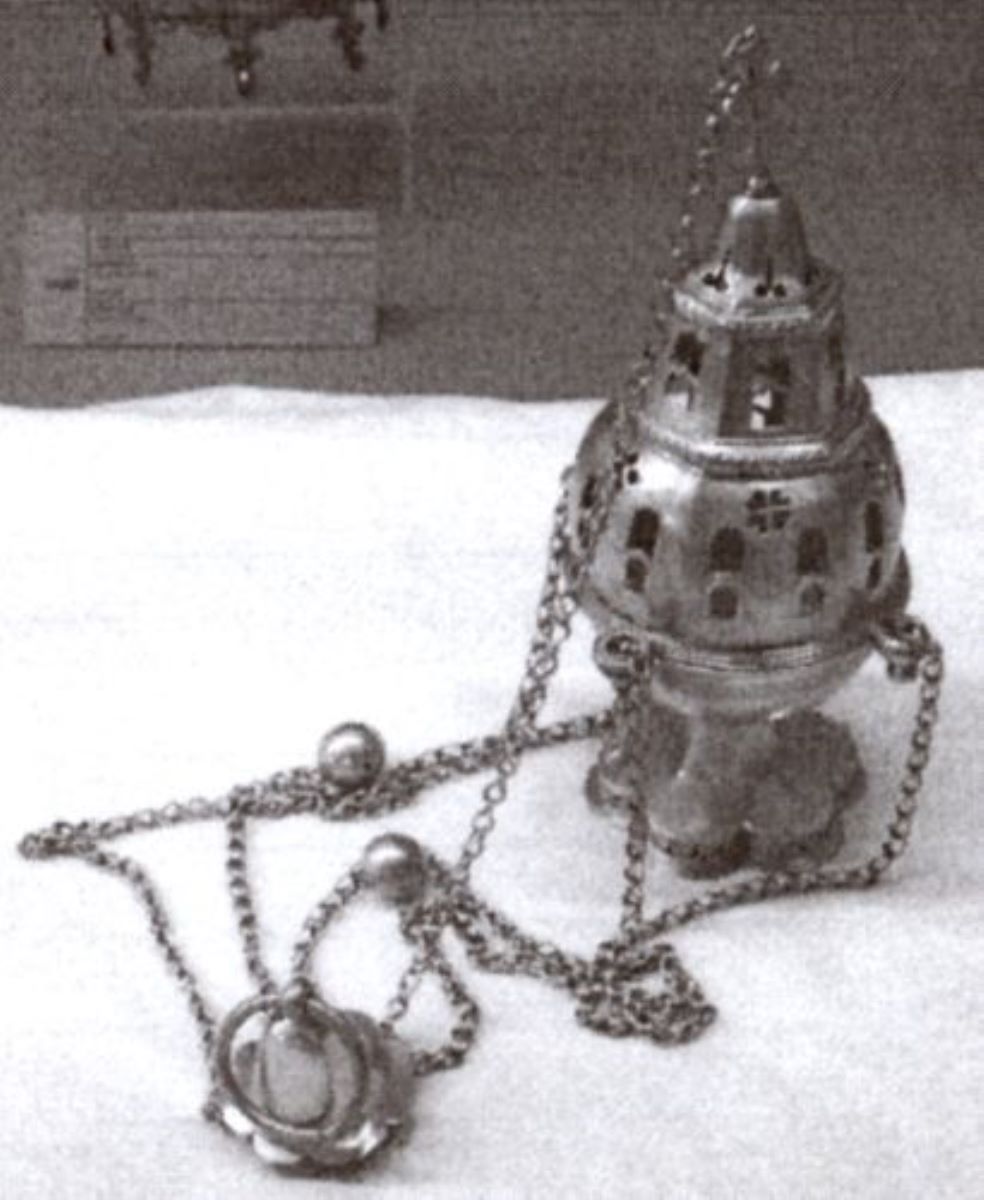 cădelniță hexalobată