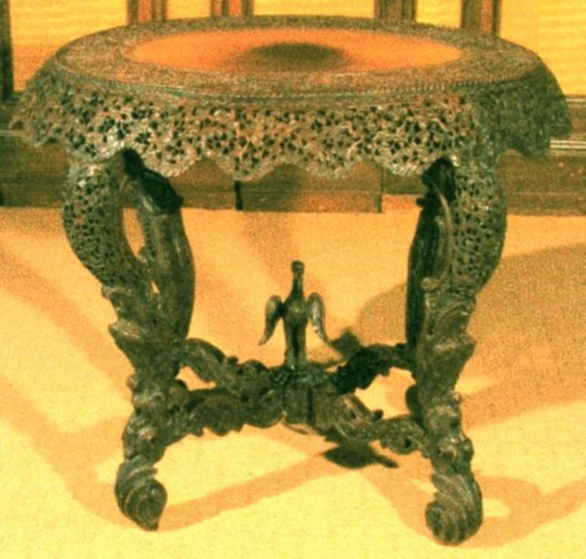 masă ovală