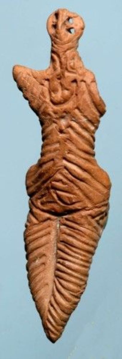 Statuetă antropomorfă feminină