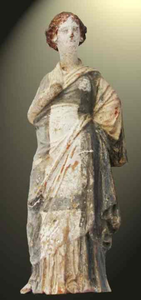 Statuetă antropomorfă feminină Tanagra