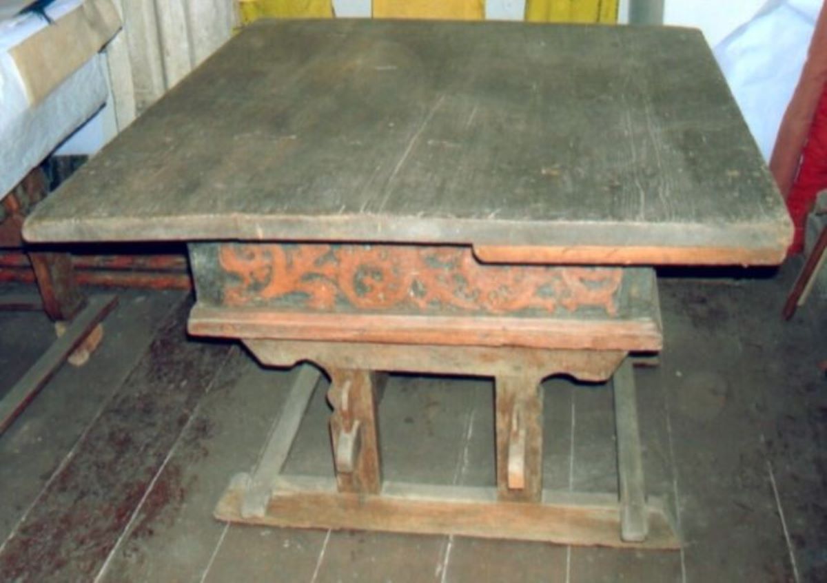 masă sculptată