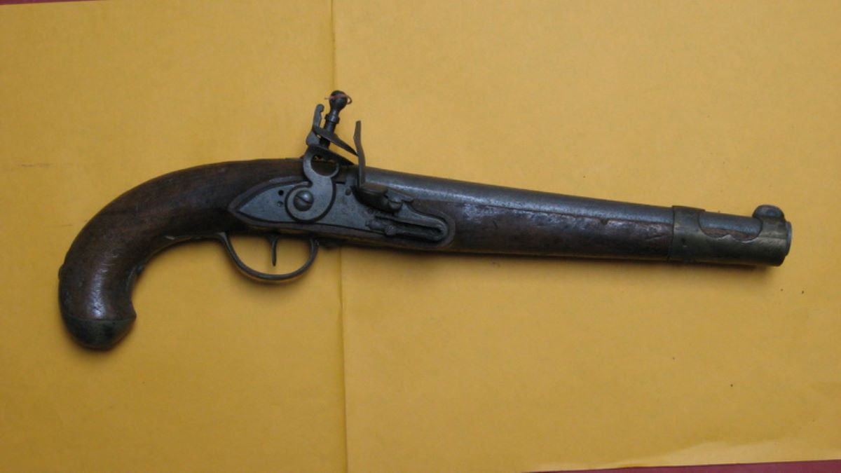 pistol cu cremene