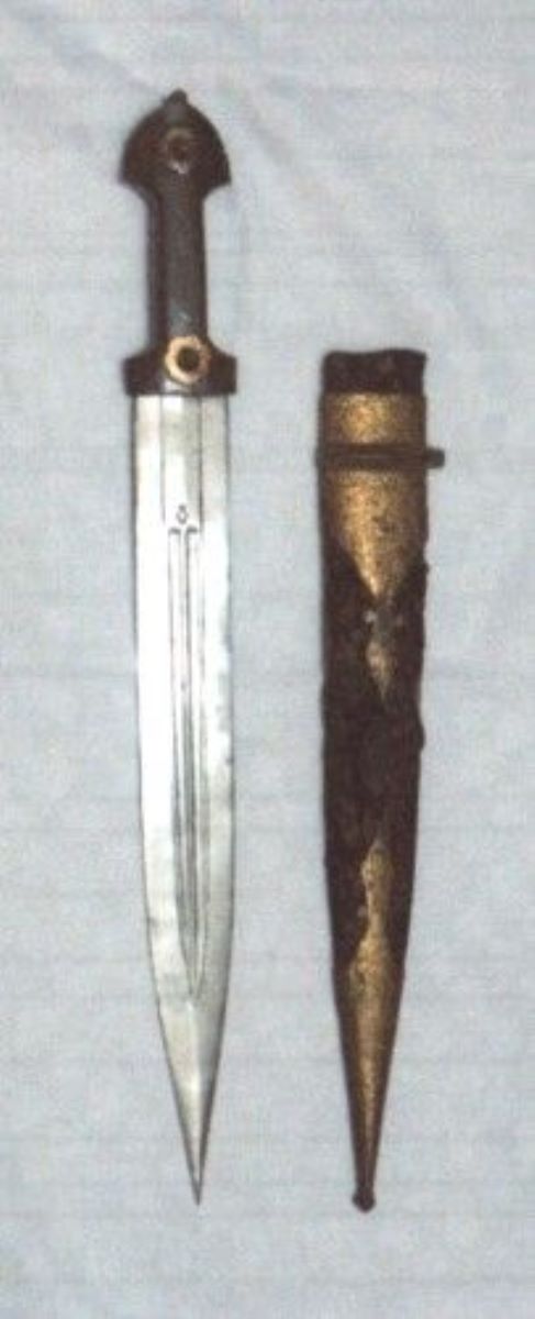 Pumnal caucazian (kindjal)