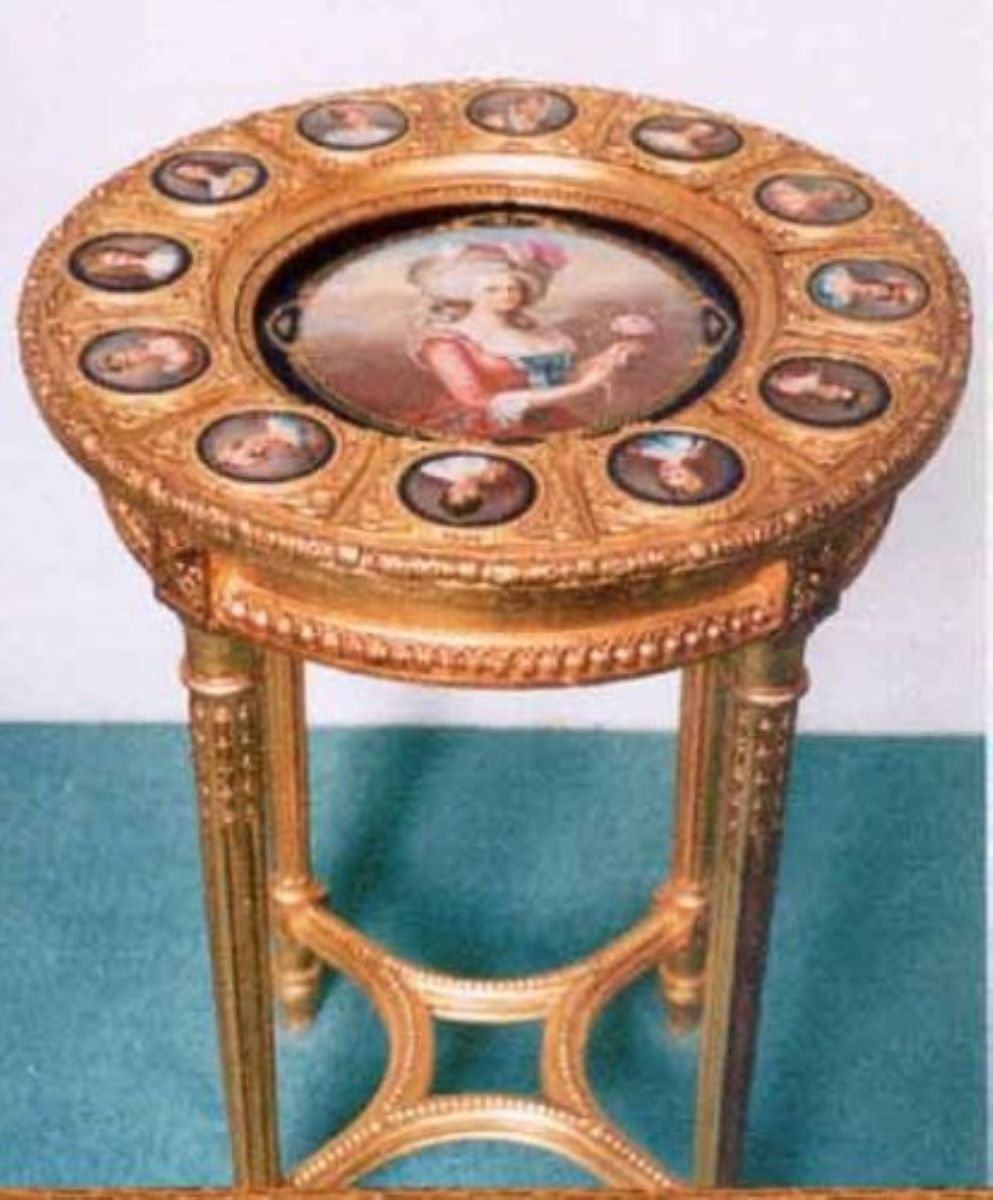 Măsuță circulară