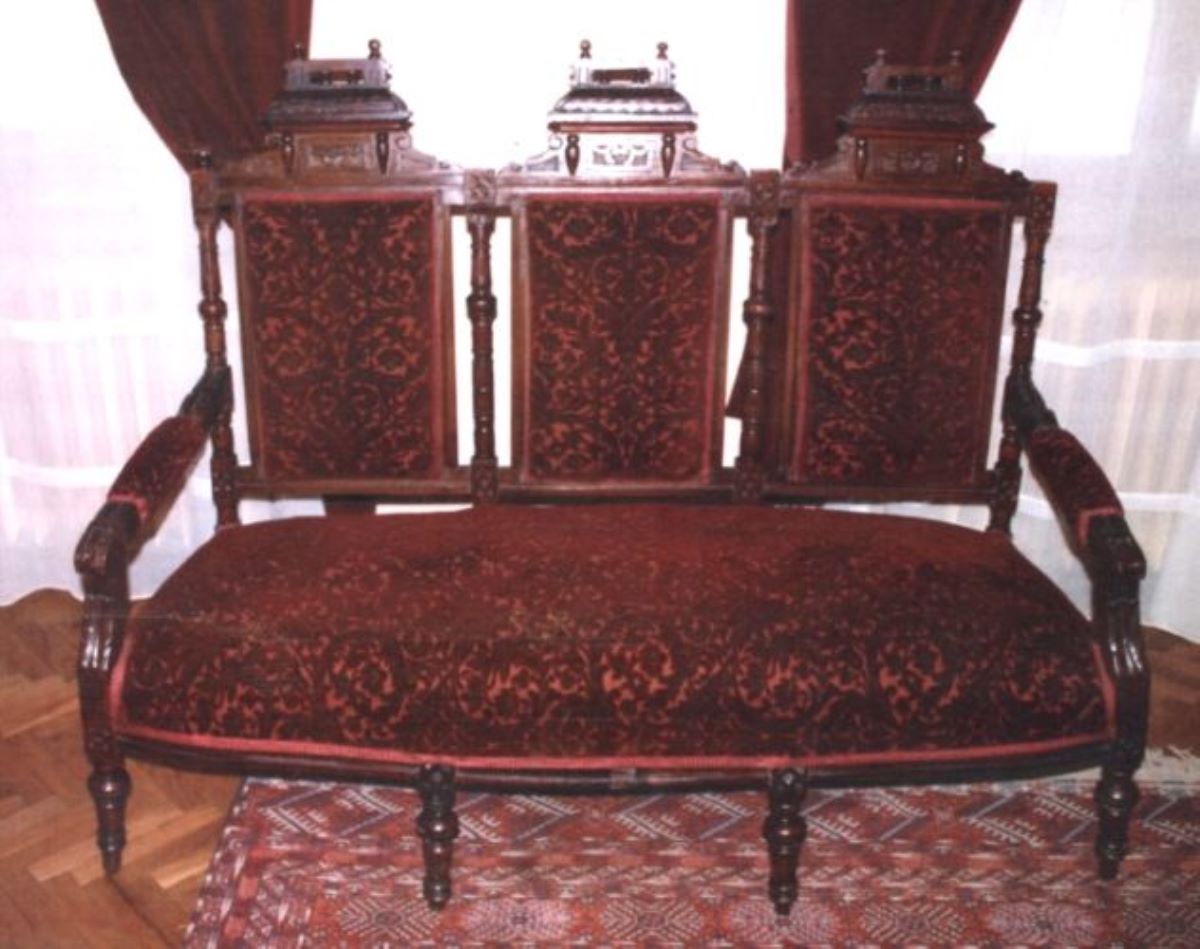 canapea din casa familiei Kogălniceanu