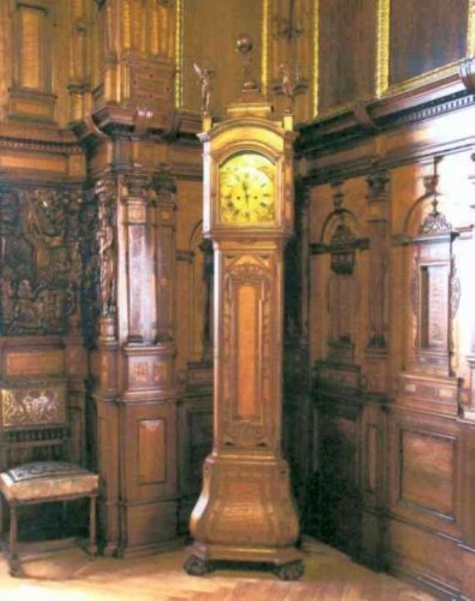 Pendulă de podea