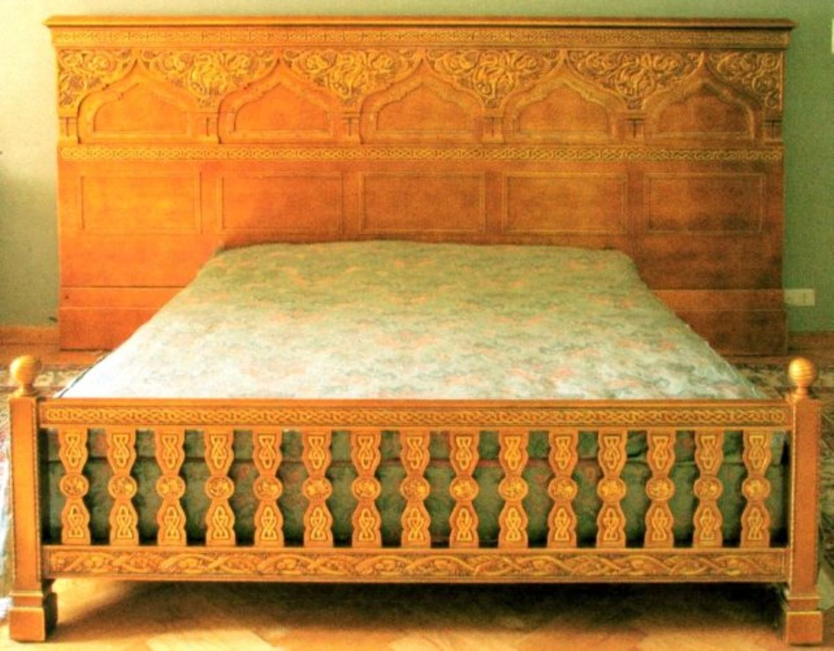 Pat dublu cu somnieră și două tăblii