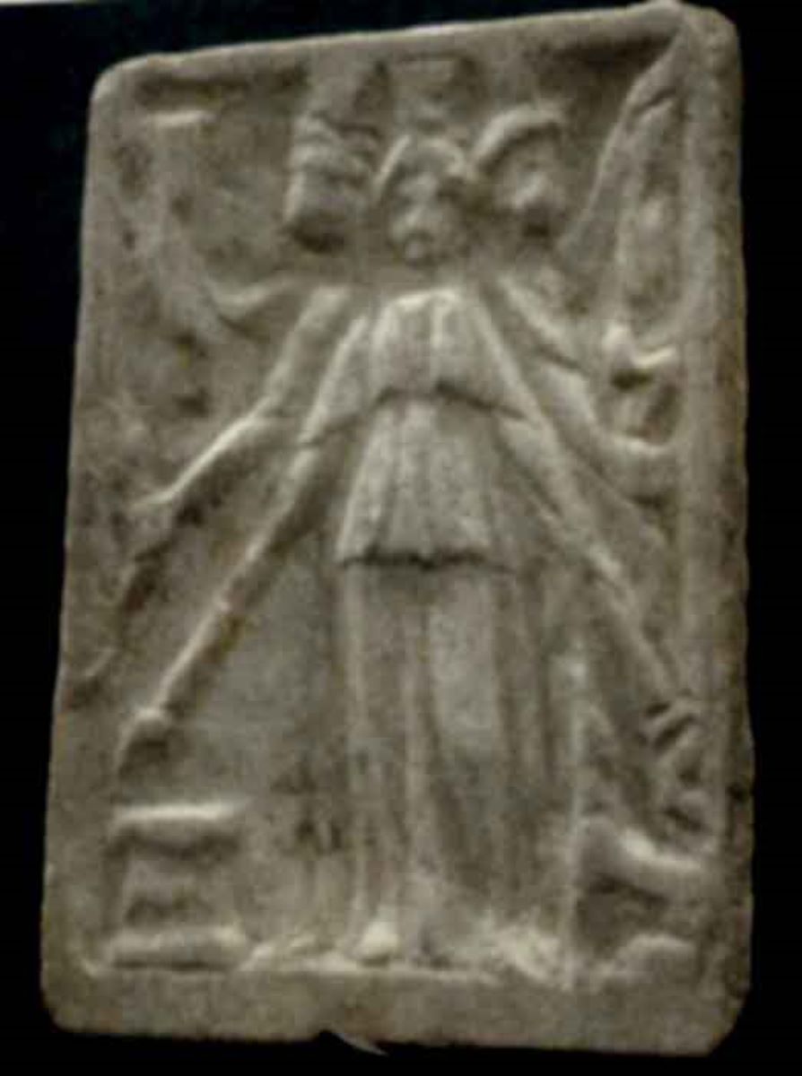 Hecate Triformis