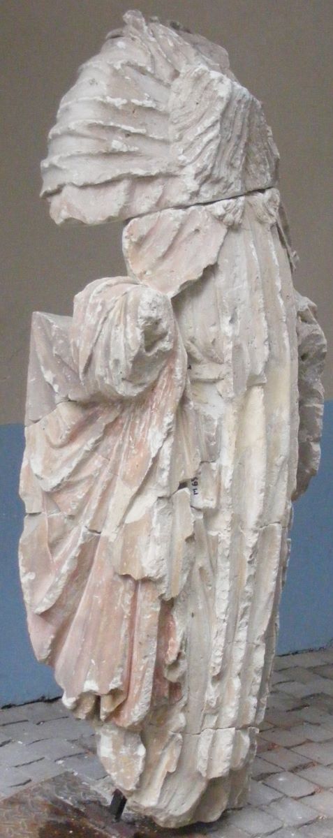 statuie acefală