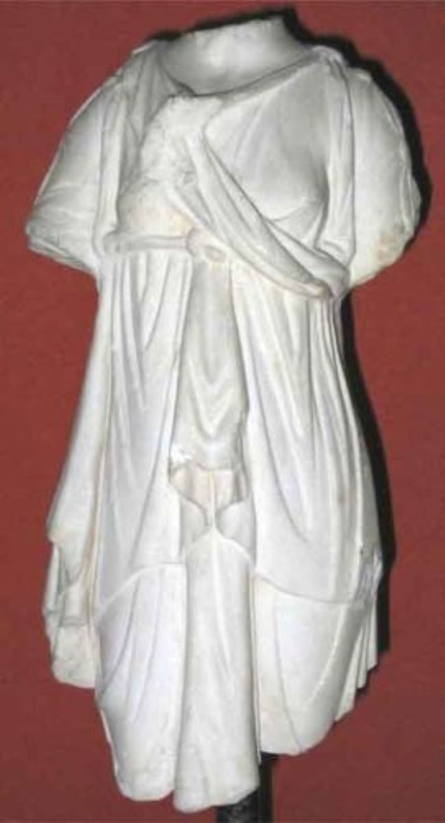Statuetă antropomorfă cu reprezentarea zeiței Nemesis