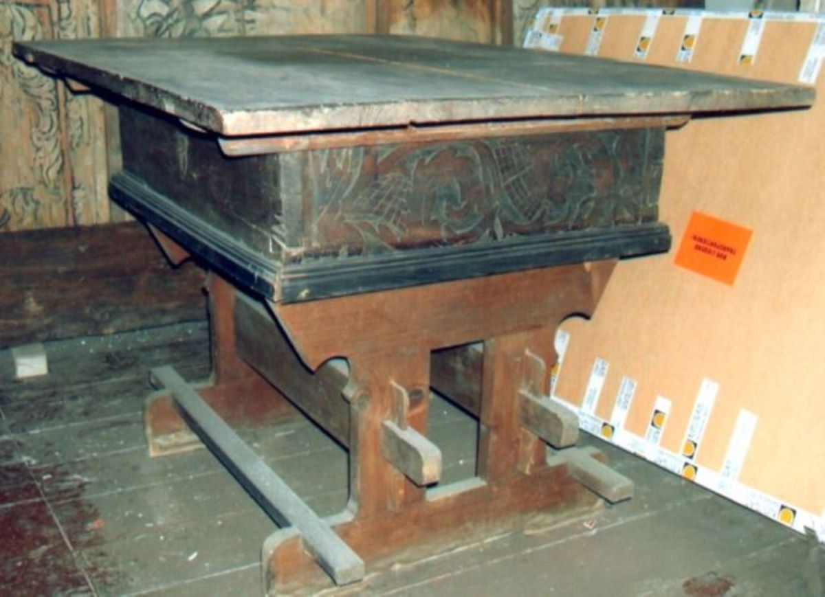 masă sculptată