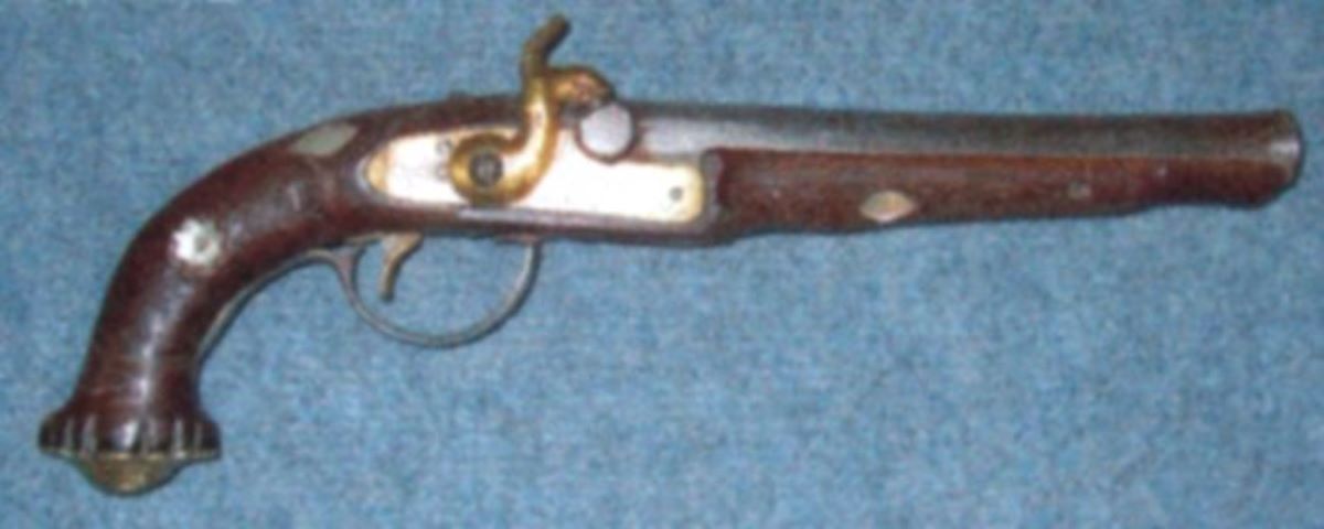 pistol cu capse
