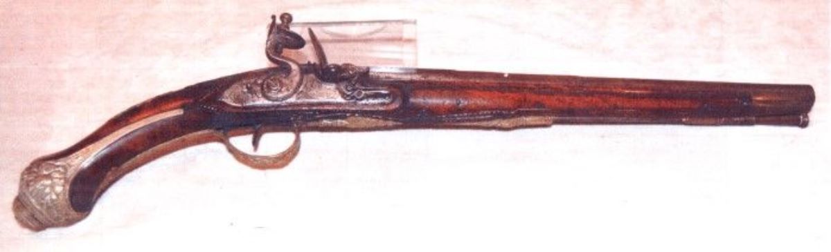 pistol cu cremene
