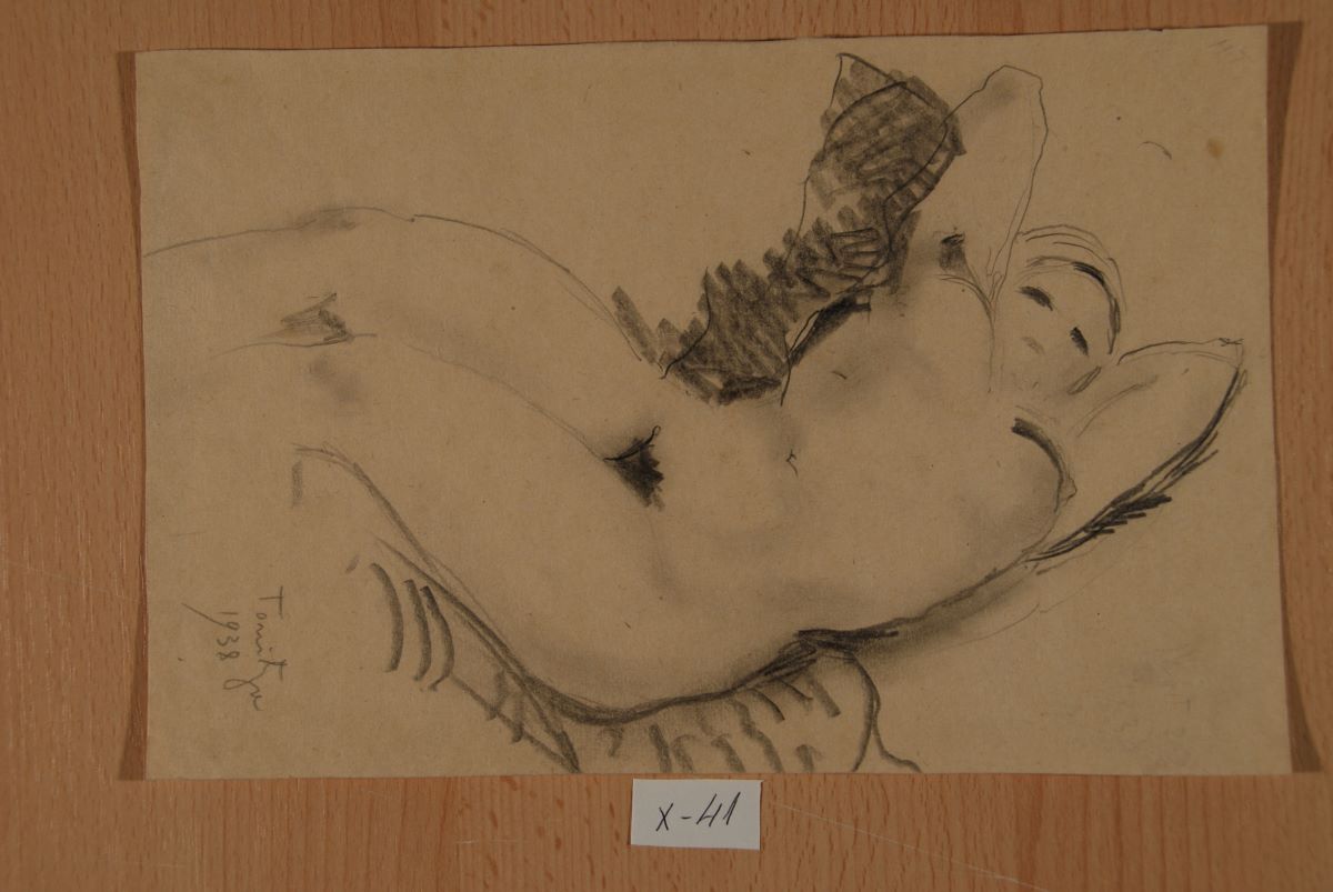 Nud șezând