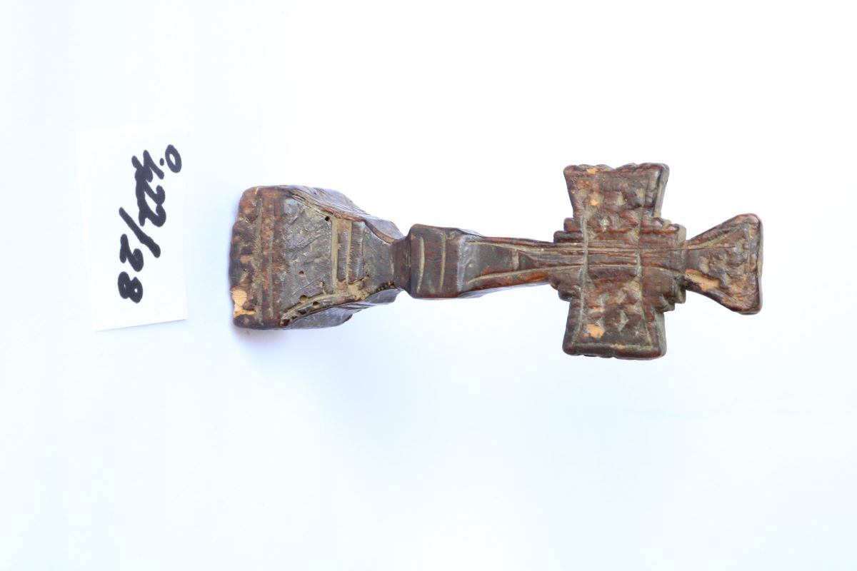 pecetar cruciform