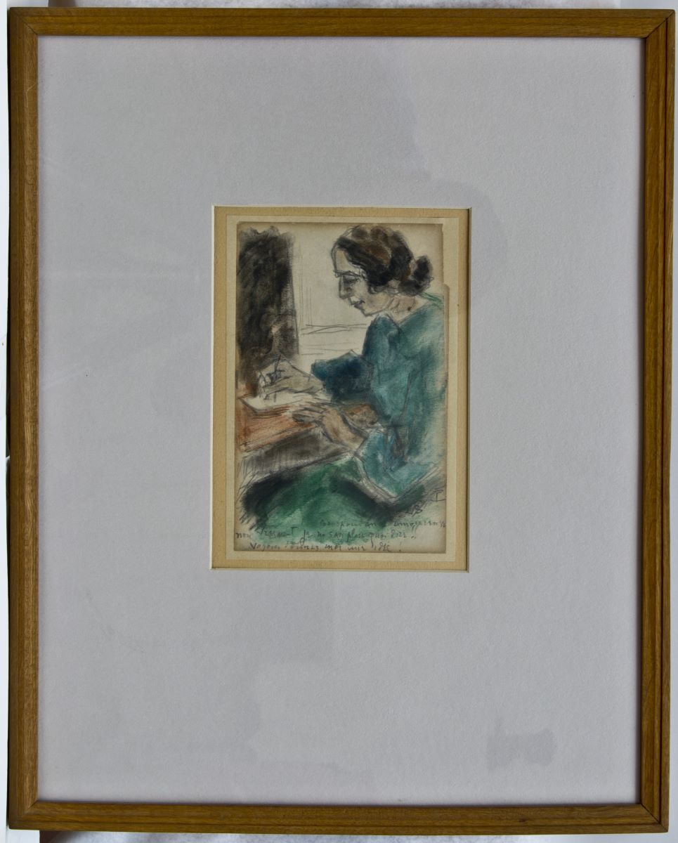 Femeie în verde scriind