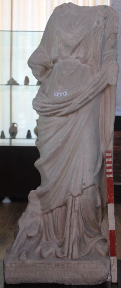 Nemesis statuie