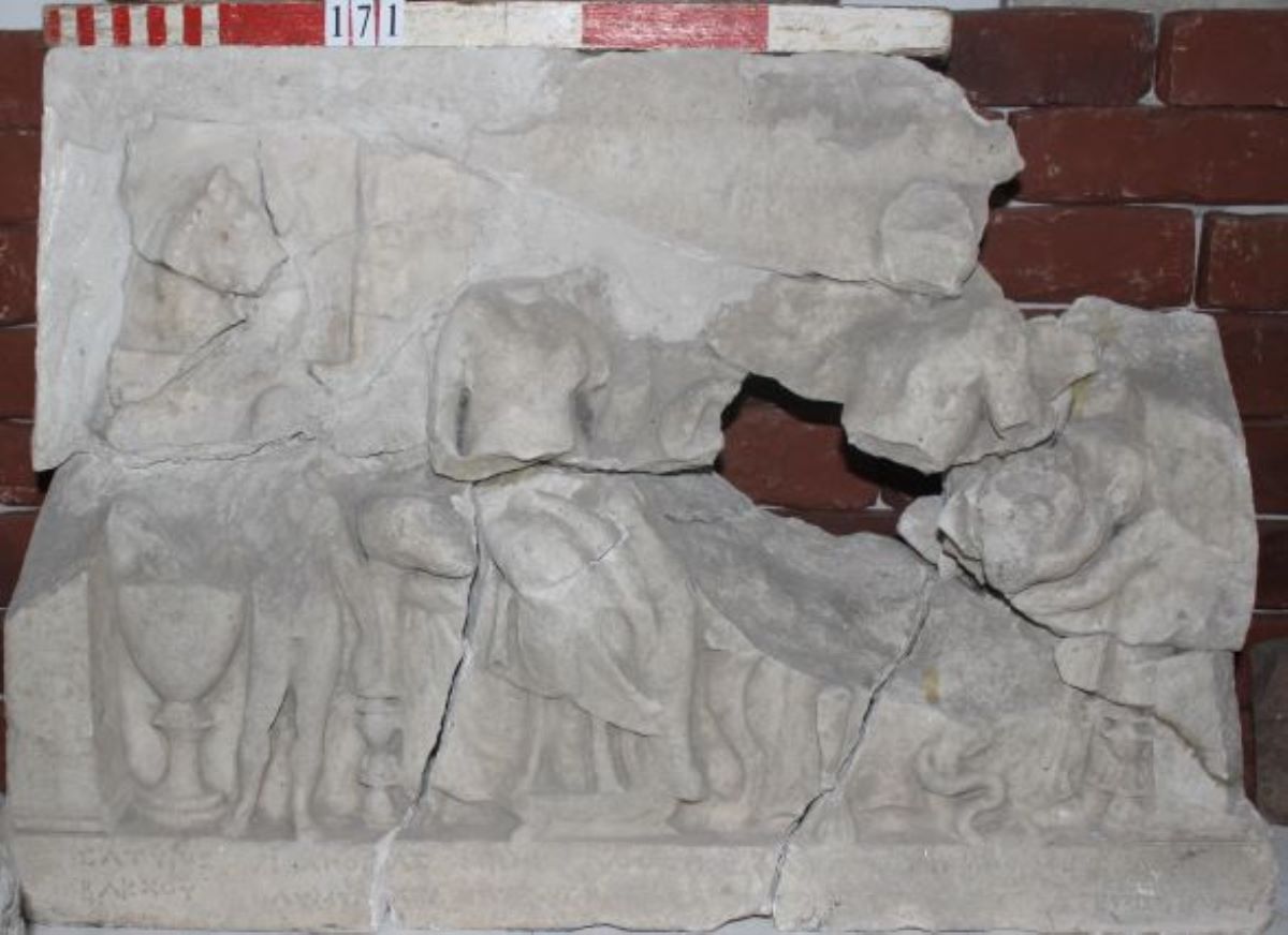 Stelă funerară (personaje masculine)