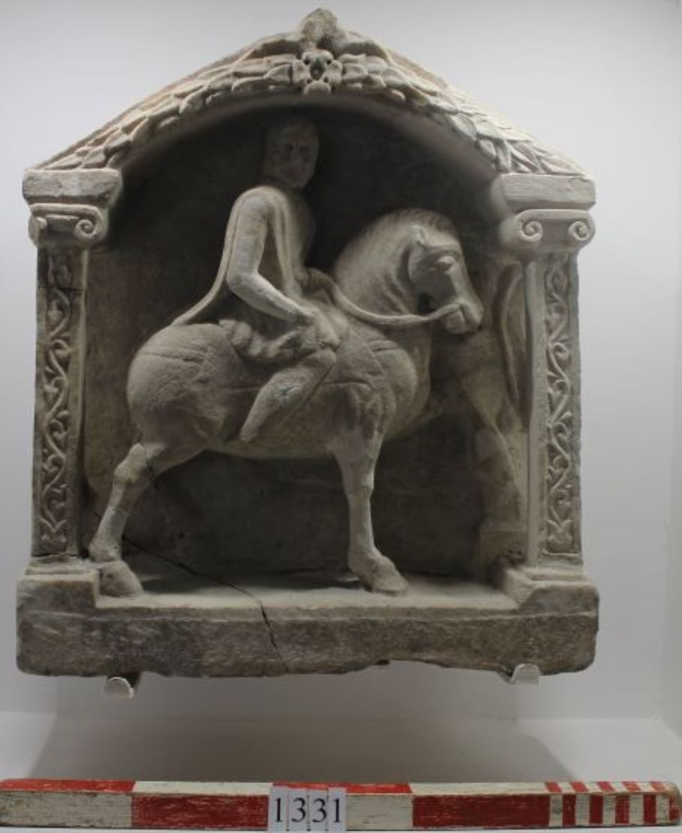 Altorelief Cavalerul Trac