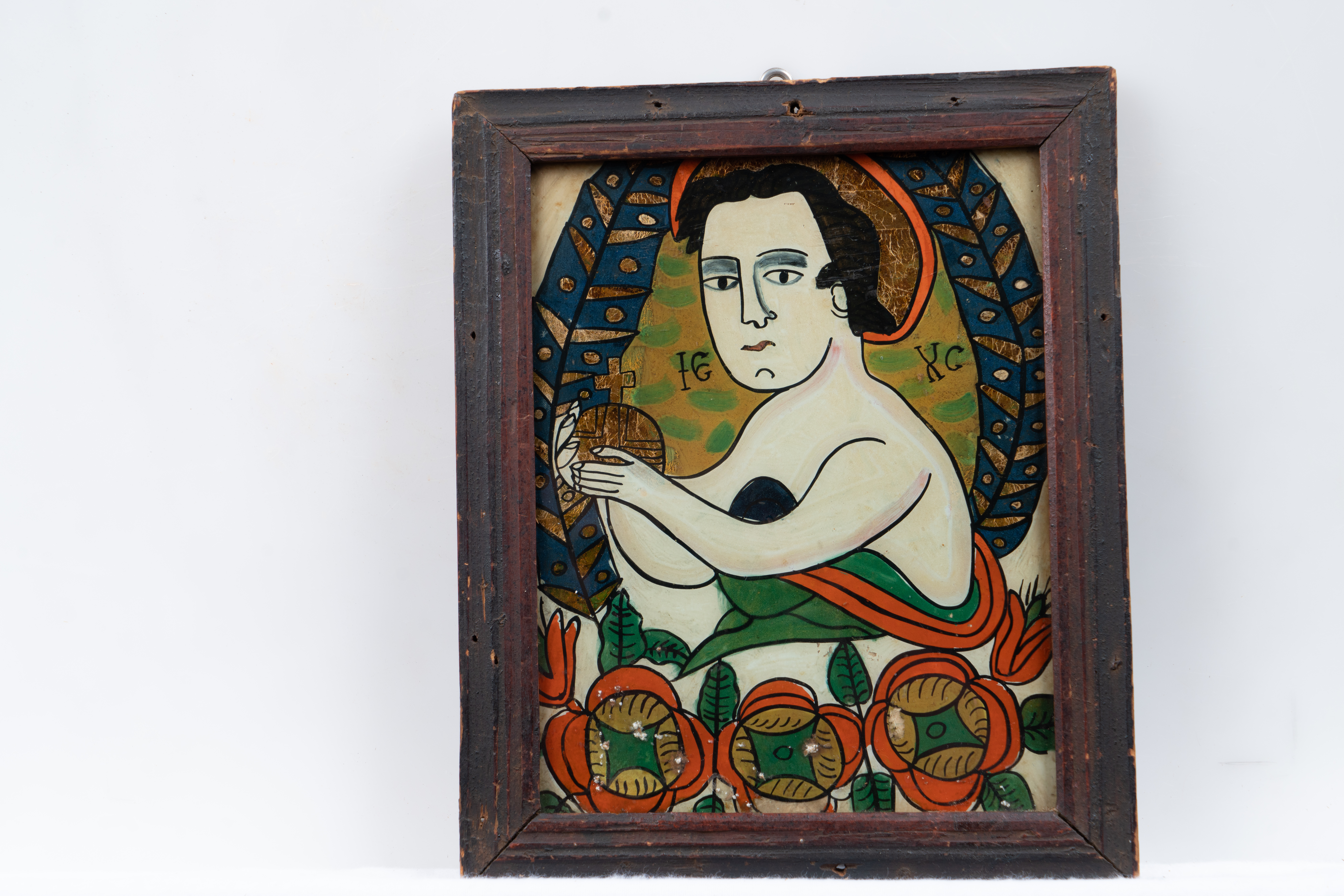 Redat bust, semiprofil, îmbrăcat sumar, Iisus- copil ține în mâini globul cruciger. Este încadrat de o mandorlă, ovoidală, albastră, cu decor geometric auriu.