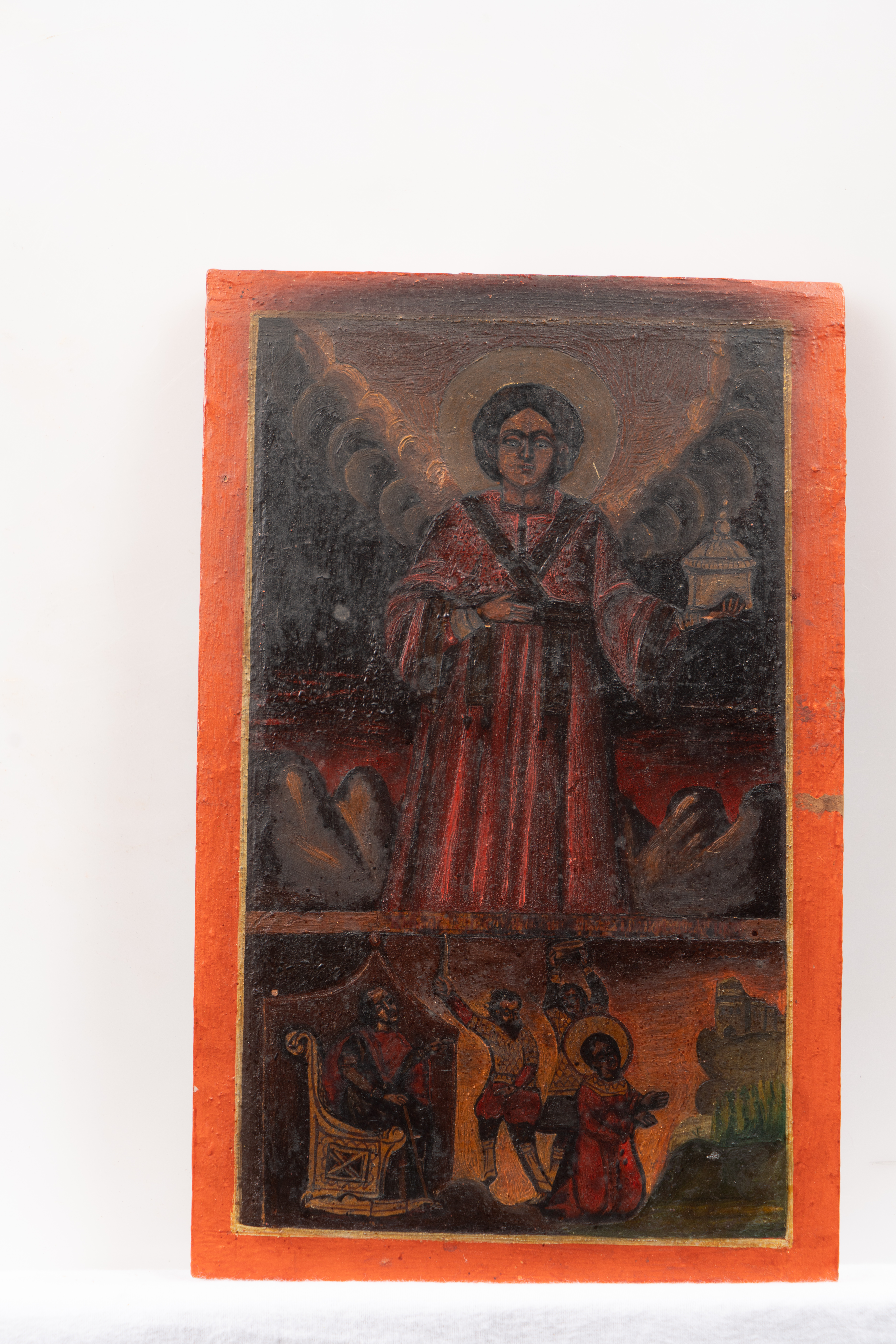 Inscripțiile sunt ilizibile, datorită repictărilor masive.Compoziția se împarte în două registre: în primul, care ocupă aproximativ două treimi din icoană este reprezentat frontal, în picioare, un tânăr care poartă veșminte diaconești și ține în mâna stângă chivotul. Credem că este Ștefan, unul din primii convertiți creștini dintre evreii greci, unul din primii șapte diaconi hirotoniți de Apostoli și primul mucenic al Bisericii, pentru că, în registrul doi, este zugrăvit martiriul său. ( este singurul diacon ucis prin lapidare).Sfântul Mucenic Ștefan este bătut și omorât cu pietre, iar tânărul Saul ( după convertire-Apostolul Pavel) stă pe un jilț și îi încurajeză pe ucigași.