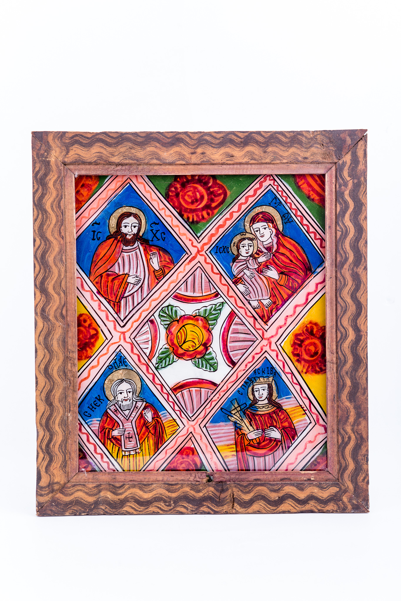 Masa Raiului este Sfânta Liturghie, săvârșită de Iisus Hristos Pantocrator - Dumnezeu-Tatăl, la care participă Maica Domnului cu Pruncul Iisus Hristos în brațe - Hodighitria, Sfântul Mare Ierarh Nicolae făcător-de-minuni și Sfânta Mare Cuvioasă Parascheva de la Iași. Este o imagine simbol, o sinteză a Împărăției Cerurilor și a Bisericii apostolice creștin-ortodoxe. Icoana este realizată prin compartimentarea, segmentarea compoziției cu brâuri decorative și chenare geometrizante, florale, vegetale. Masa Raiului este asemenea unei hărți a Împărăției Cerești. Cromatica este luminoasă și armonioasă: roșu vermillon, albastru ceruleum, galben, verde, alb, negru. Minuțiozitatea detaliilor este specifică picturii Țării Oltului, la confluență cu stilul Țării Făgărașului. Întreaga icoană are o compoziție teologică deosebită. Fondul icoanei este segmentat pe albastru, verde și galben și brâul decorativ este roz- alb cu linia șerpuită roșie. În interiorul Mesei Raiului este un patrulater rotunjit alb cu o floare mare roșie (floare de măr, rujă, trandafir, floare de rodie). Pătratul alb-înflorit simbolizează și un acoperământ de vas liturgic sau pocrovăț, pentru Sfântul Potir sau Sfântul Disc, sau mai mult chiar Aer-ul de deasupra Sfintelor Daruri de la Proscomidie și Sfânta Liturghie. Cromatica este armonioasă; roșu, roz, alb, albastru, verde, galben, negru. Inscripția din româno-chirilică se traduce: IC XC Iisus Hristos MP Maica Domnului Sf Parascheva Sf Ier Nicolae.