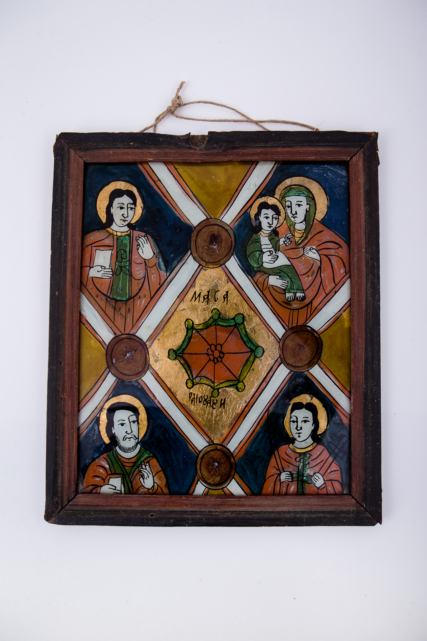 Masa Raiului este Sfânta Liturghie, săvârșită de Iisus Hristos Pantocrator - Dumnezeu-Tatăl, la care participă Maica Domnului cu Pruncul Iisus Hristos în brațe - Hodighitria, Sfântul Mare Ierarh Nicolae făcător-de-minuni și Sfânta Mare Cuvioasă Parascheva de la Iași. Este o imagine simbol, o sinteză a Împărăției Cerurilor și a Bisericii apostolice creștin-ortodoxe. Icoana este realizată prin compartimentarea, segmentarea compoziției cu brâuri decorative și chenare geometrizante, vegetale. Masa Raiului este asemenea unei hărți a Împărăției Cerești. Cromatica este armonioasă: roșu vermillon, albastru, galben, verde, alb, negru. Întreaga icoană are o compoziție teologică deosebită. Fondul compoziției este de un albastru bleumarin impresionant, de cer noaptea. Lumina icoanei este dată de aureolele sfinților și de cele 3 triunghiuri galbene-ocru, ce decorează chenarul despărțitor. Icoana Masa Raiului de Nicula este deosebită atât teologic, cât și artistic și estetic. Inscripția din româno-chirilică e traduce ICXC Iisus Hristos.