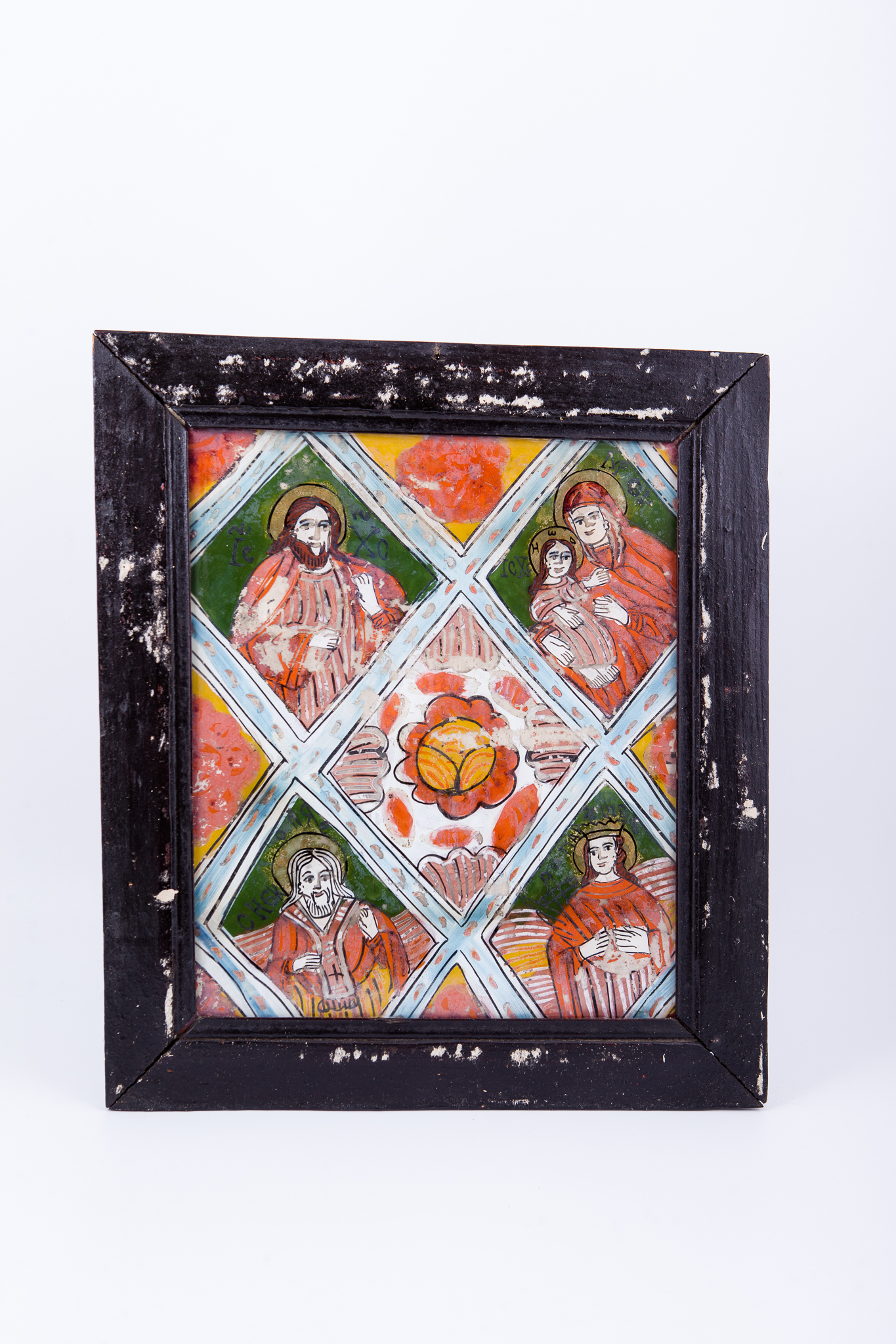 Masa Raiului este Sfânta Liturghie, săvârșită de Iisus Hristos Pantocrator - Dumnezeu-Tatăl, la care participă Maica Domnului cu Pruncul Iisus Hristos în brațe - Hodighitria, Sfântul Mare Ierarh Nicolae făcător-de-minuni și Sfânta Mare Cuvioasă Parascheva de la Iași. Este o imagine simbol, o sinteză a Împărăției Cerurilor și a Bisericii apostolice creștin-ortodoxe. Icoana este realizată prin compartimentarea, segmentarea compoziției cu brâuri decorative și chenare geometrizante, albastre bleu-ciel, cu micuțe pucte roșii. Masa Raiului este asemenea unei hărți a Împărăției Cerești. Cromatica este armonioasă: roșu vermillon, albastru bleu-ciel, galben, verde spanac-avocado, alb, negru. Întreaga icoană are o compoziție teologică deosebită. Inscripția din româno-chirilică se traduce ICXC MP Iisus Hristos Maica Domnului. Icoana este deteriorată. Icoana este de Țara Oltului.