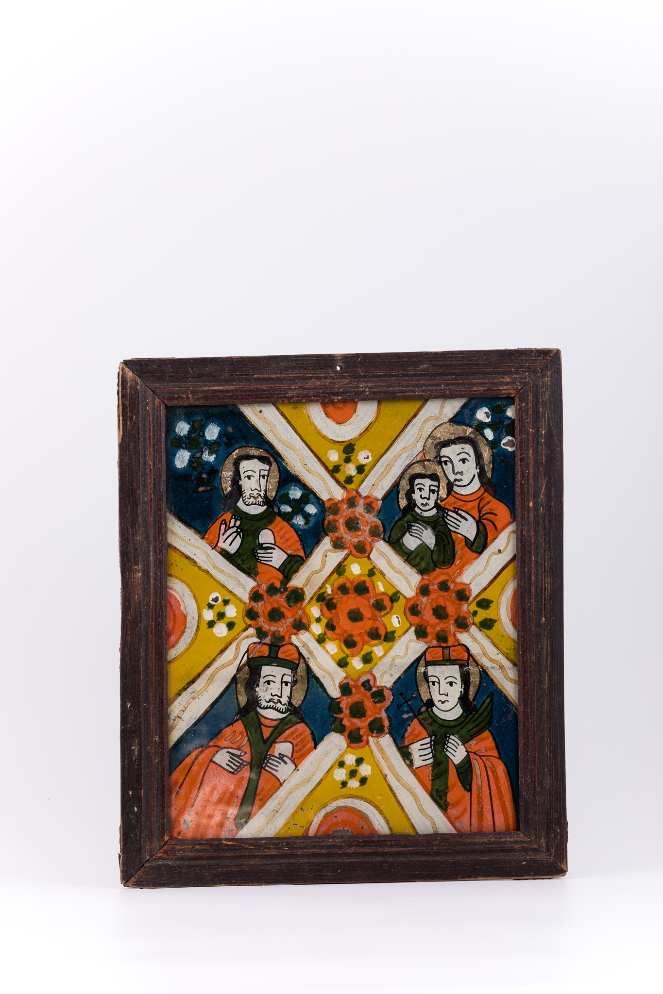Masa Raiului este Sfânta Liturghie, săvârșită de Iisus Hristos Pantocrator - Dumnezeu-Tatăl, la care participă Maica Domnului cu Pruncul Iisus Hristos în brațe - Hodighitria, Sfântul Mare Ierarh Nicolae făcător-de-minuni și Sfânta Mare Cuvioasă Parascheva de la Iași. Este o imagine simbol, o sinteză a Împărăției Cerurilor și a Bisericii apostolice creștin-ortodoxe. Icoana este realizată prin compartimentarea, segmentarea compoziției cu brâuri decorative și chenare geometrizante alb-crem cu linia ocru șerpuitoare, asemenea unor drumuri, mărginite cu albastru cobalt și ornamentate cu elementul decorativ al lanțului infinit. Fondul icoanei este cerul albastru cobalt-ceruleum. La nodurile brâurilor, sunt ruje mari roșii. În centrul icoanei este un romb luminos galben, cu o floare roșie - rujă, încercuită de o ghirlandă de ruje mici, cu petale verzi. Imaginea rombului este simbolică, asemenea unei ferestre de Cer sau un veșmânt acoperitor de vase liturgice, un pocrovăț, cu broderie scumpă, învălitoarea Potirului. La întretăierea brâurilor decorative sunt noduri cu ruje, cu ochiuri-galbene-chihlimbar în interior. Masa Raiului este asemenea unei hărți a Împărăției Cerești. Cromatica este luminoasă și armonioasă: roșu vermillon, orange, albastru cobalt, ceruleum, galben-chihlimbar, verde forest, brun, alb, negru. Întreaga icoană are o compoziție teologică deosebită. Icoana este din Nordul Transilvaniei, Nicula.